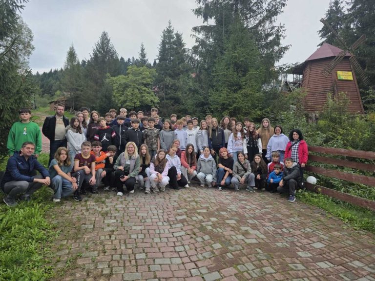 Пізнавально-відпочинкова мандрівка учнів 8-х класів